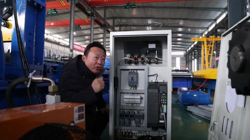 出口巴西樓承板機：探索樓承板機的技術進步從傳統到現代的解析