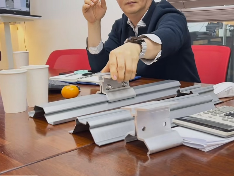 跳出 “內卷” 漩渦！中拓冷彎聯合韓方研發光伏屋面板型，邁向綠色能源新時代