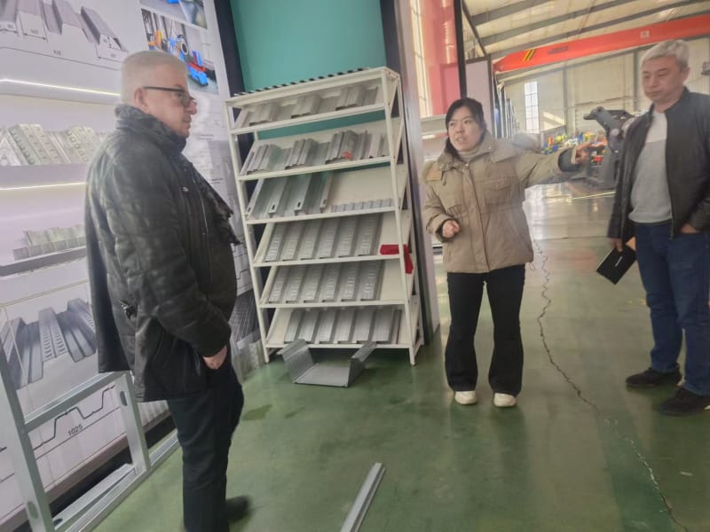 出口沙特地區(qū)的型鋼機(jī)設(shè)備，中拓冷彎工程師展實(shí)力以專業(yè)攻克小邊與腰高難題
