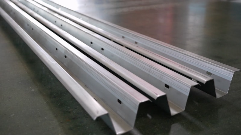 輕質(zhì)+智能操作：冷彎型鋼領(lǐng)域的革新之作，中拓冷彎印度帽子型型鋼機(jī)，一站式生產(chǎn)解決方案：解析中拓冷彎印度帽子型型鋼機(jī)的核心優(yōu)勢(shì)