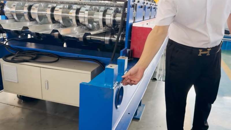 中拓冷彎光伏不銹鋼屋面瓦：科技賦能建筑，助力綠色發展，從功能單一到 “發電 + 防護 + 節能”